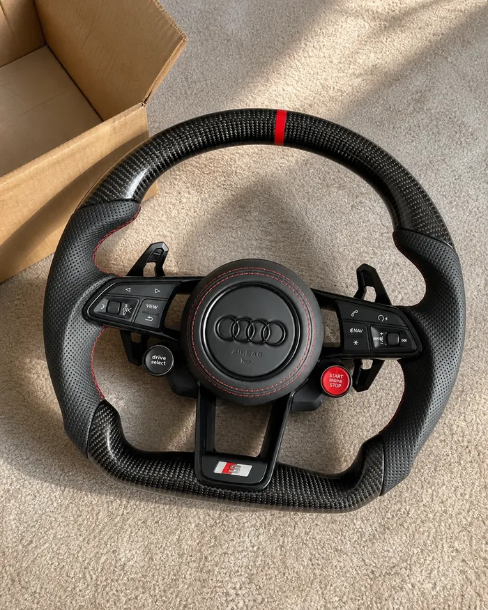 Volante Audi RS com base plana recebido pelo Bruno